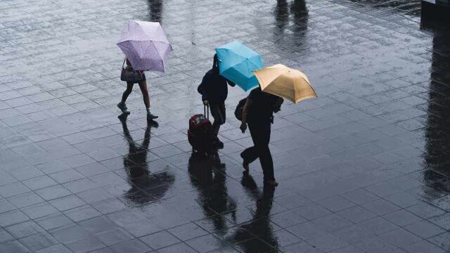 お出かけはいつも雨。雨天を快適に過ごすレイングッズ11選紹介!L‐Breathオンラインストア限定